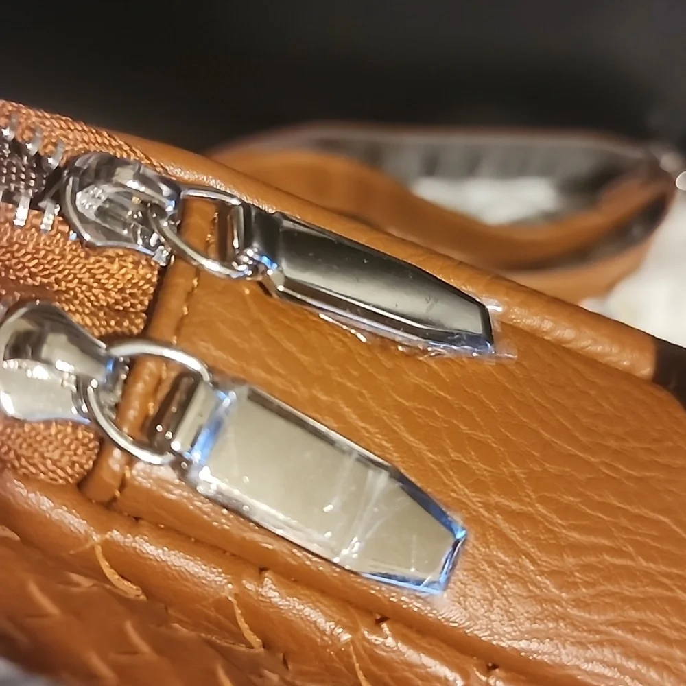 Woven Crossbody Phone Bag - Brown - Picture 3 of 4